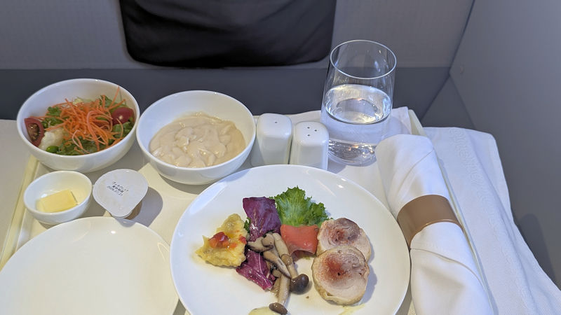ベトナム航空ビジネスクラス機内食
洋食