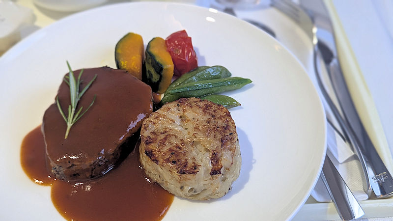 ベトナム航空ビジネスクラス機内食
メイン・ステーキ